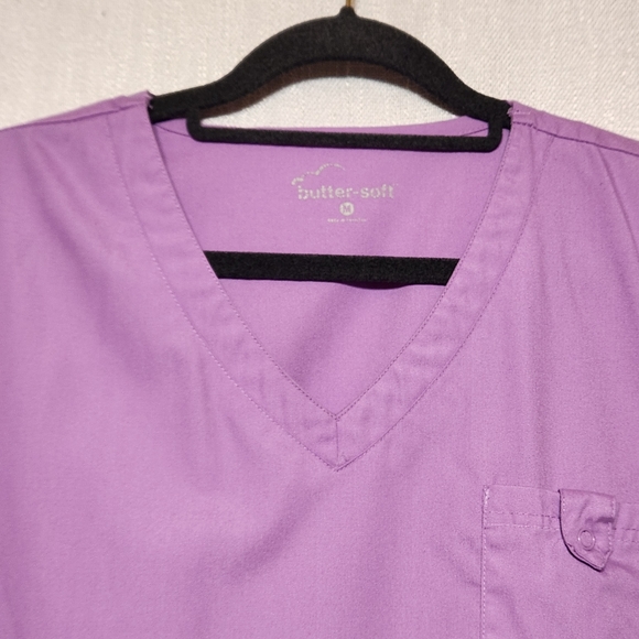 BUTTER Soft Scrubs Top Purple Women's Medium Pockets - Picture 5 of 10